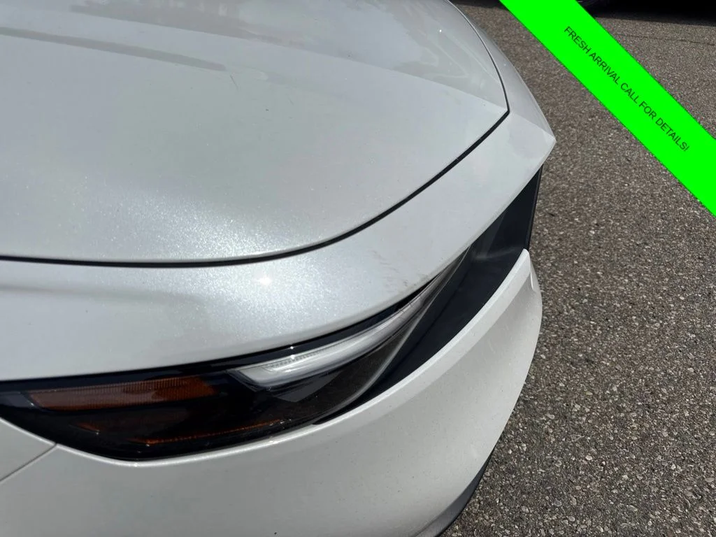 Used 2024 Platinum White Pearl Honda LX image 4