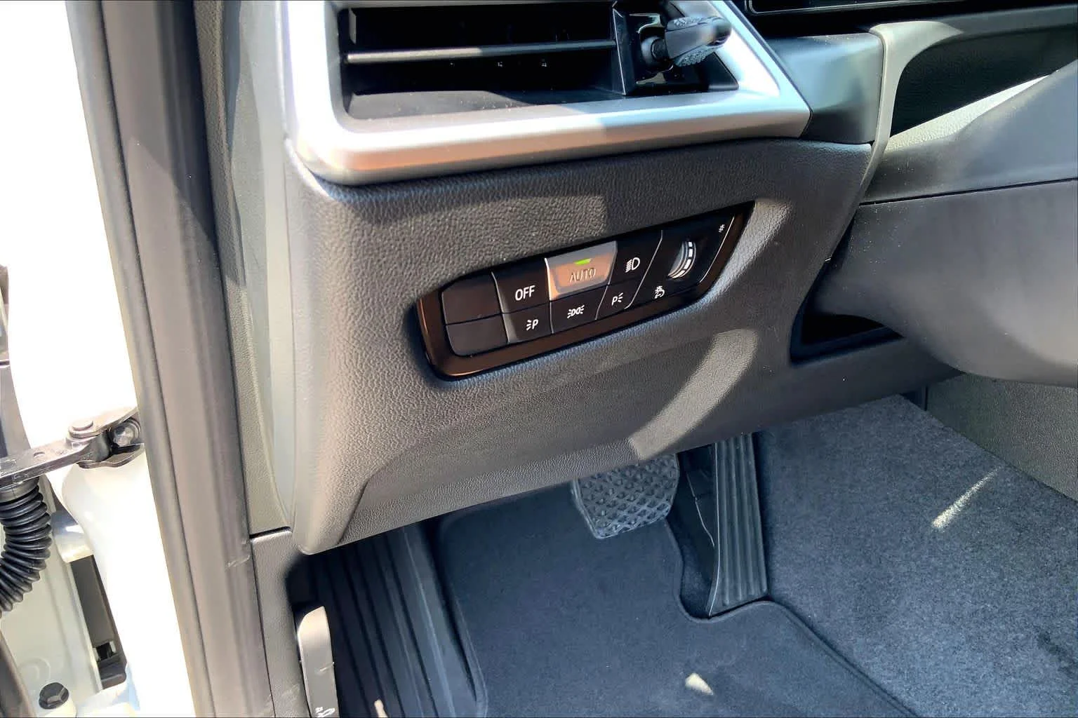 New 2026 Mineral White Metallic BMW 230i xDrive image 17