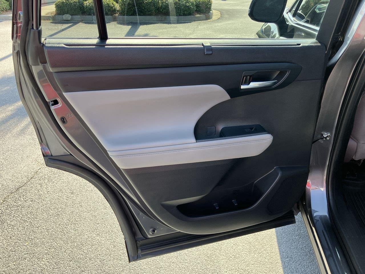 Used 2021 Gray (Magnetic Gray Metallic) Toyota XLE image 22