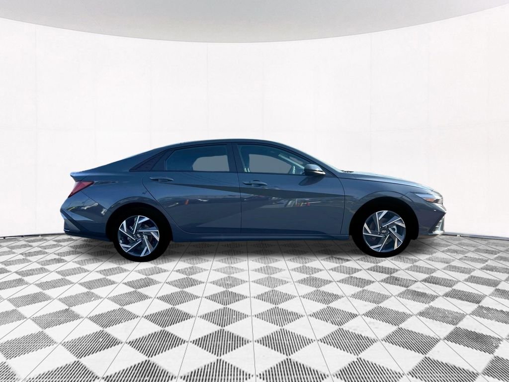 2025 Hyundai Elantra Blue - Photo 14