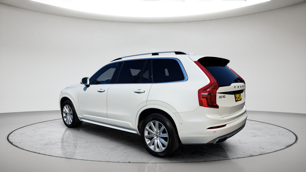 Used 2019 White Volvo T6 Momentum image 5