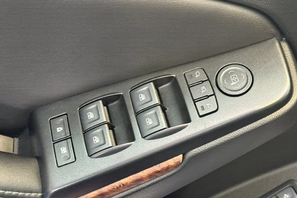 Used 2018 Silver Ice Metallic Chevrolet Premier image 14