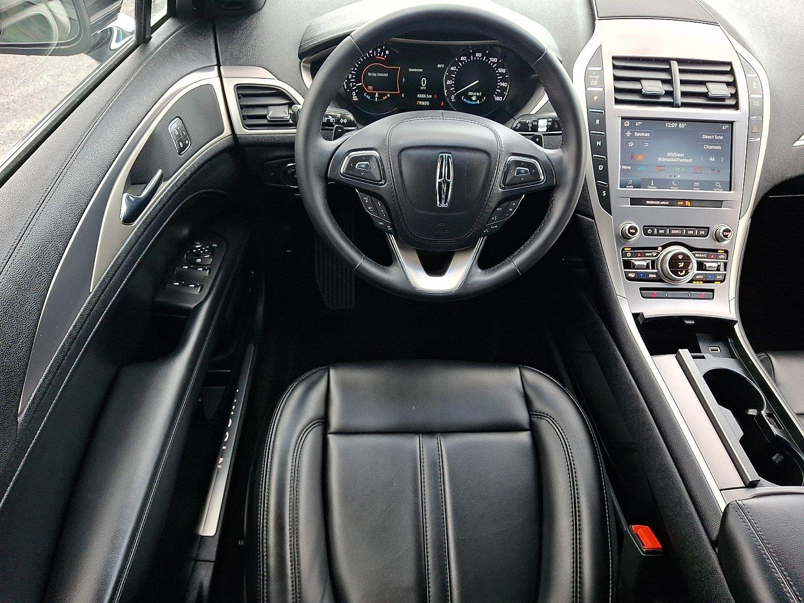Used 2020 Infinite Black Metallic Lincoln Standard image 11