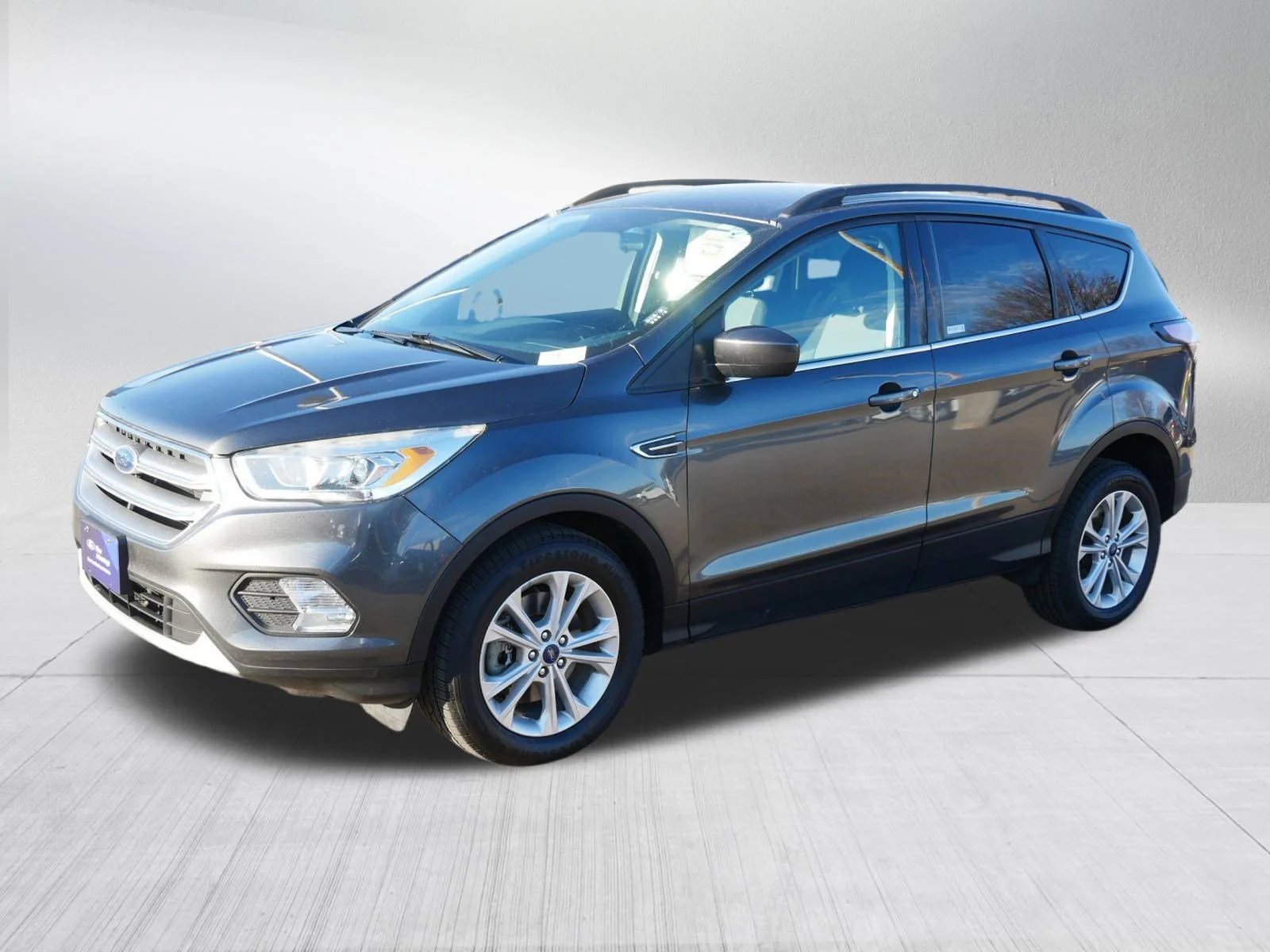 Used 2017 Magnetic Ford SE image 3