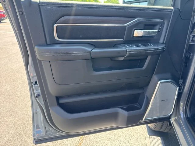New 2026 Ceramic Gray Clear-Coat Exterior Paint RAM Laramie image 13
