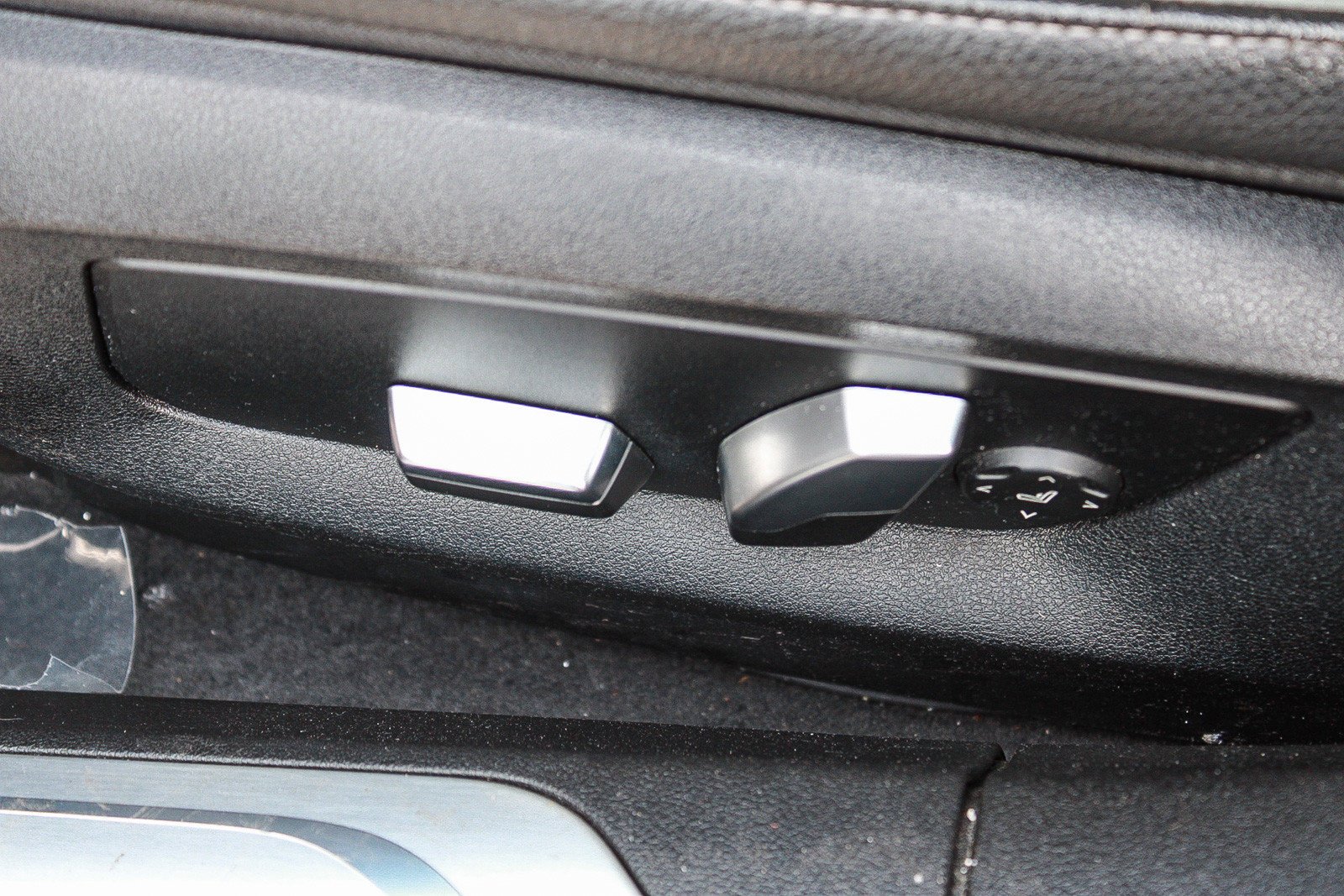 Used 2019 Black Sapphire Metallic BMW 740i image 21