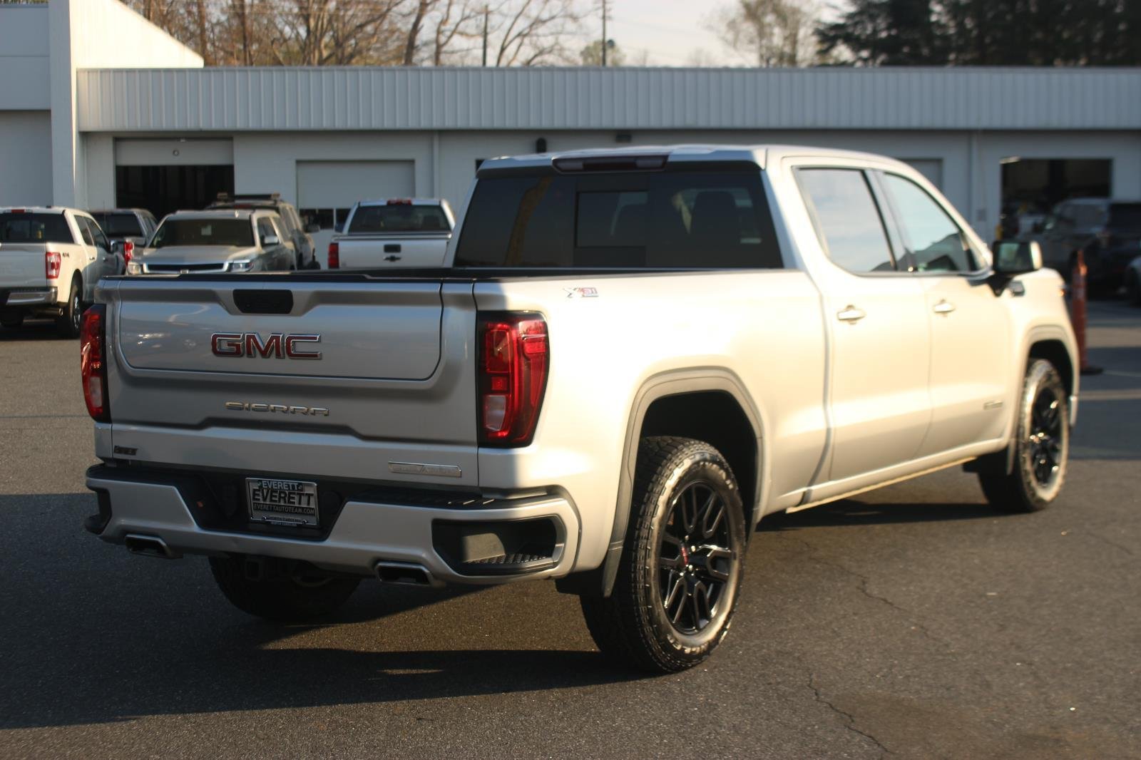 Used 2022 Quicksilver Metallic GMC Elevation image 7