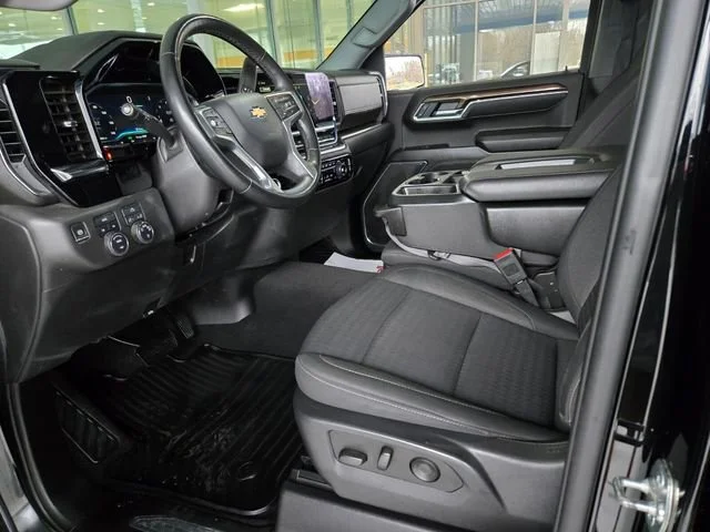 Used 2025 Black Chevrolet LT image 11