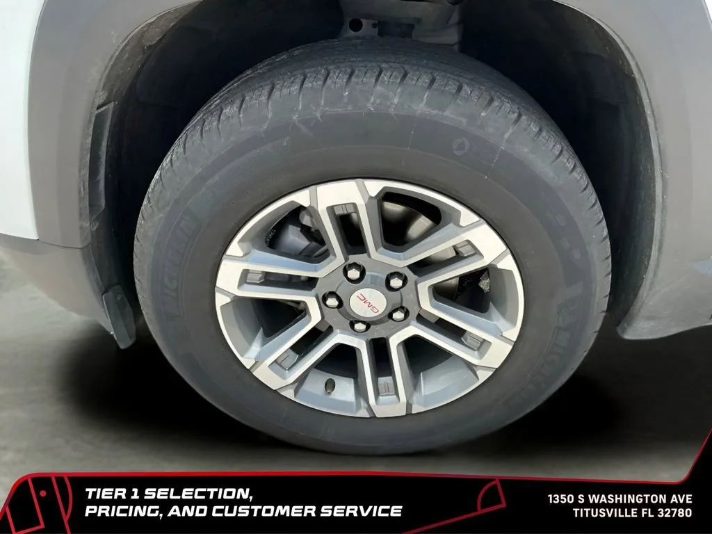 Used 2025 Summit White GMC Elevation image 30