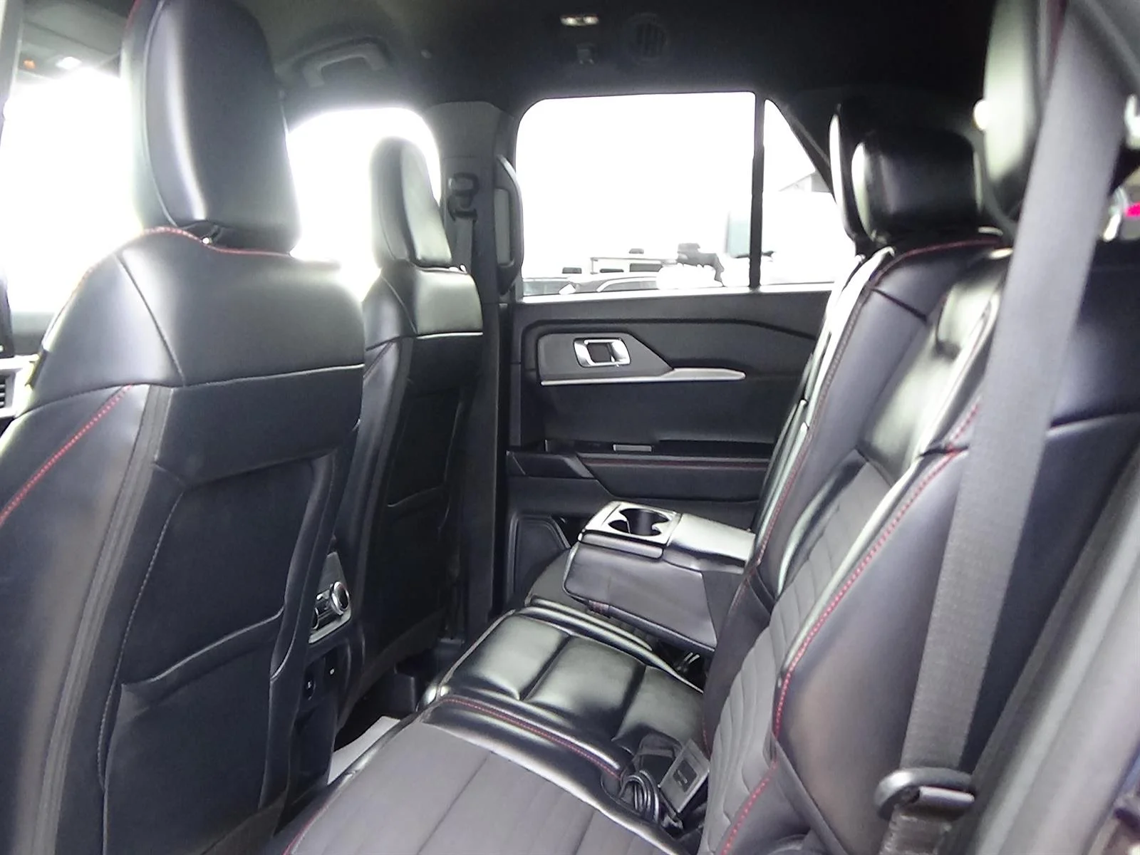 Used 2025 Agate Black (um) Ford ST-Line image 12