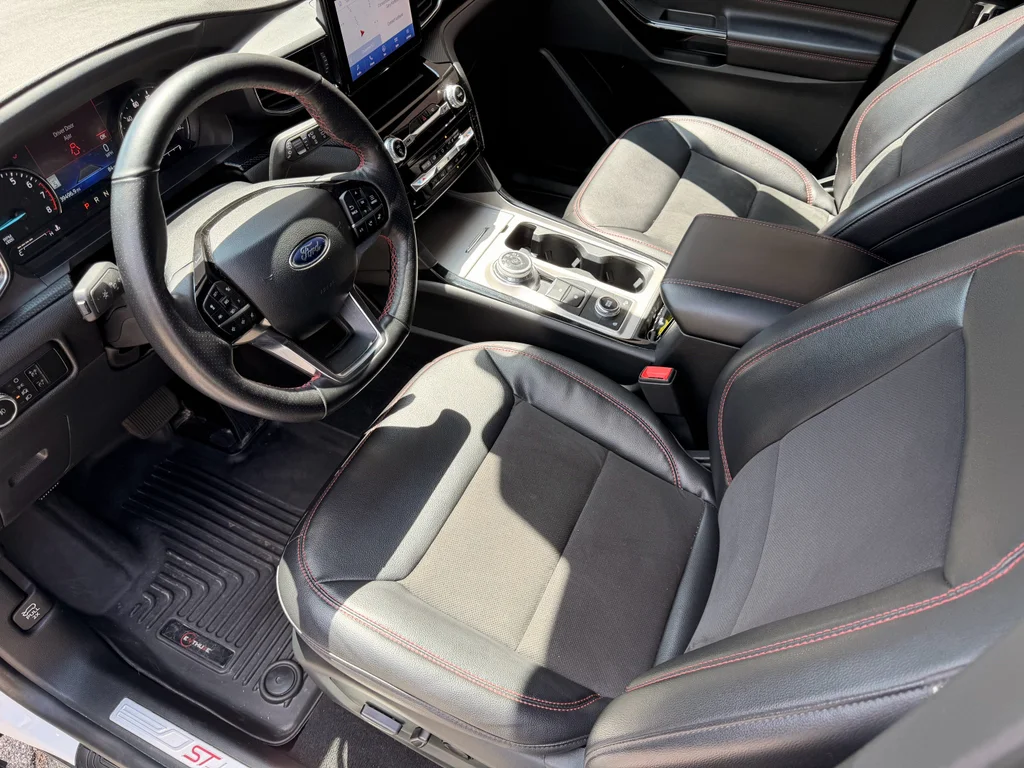 Used 2023 Star White Metallic Tri-Coat Ford ST-Line image 11