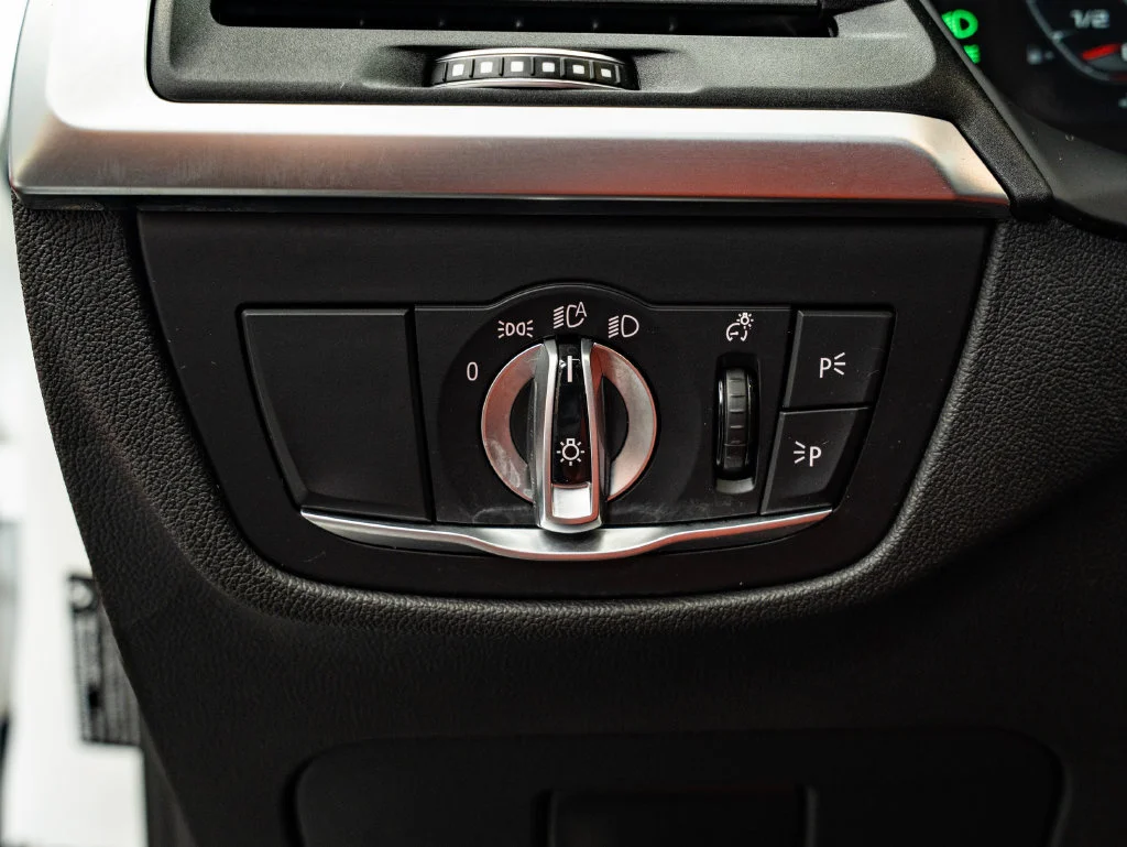 Used 2024 Alpine White BMW  image 43