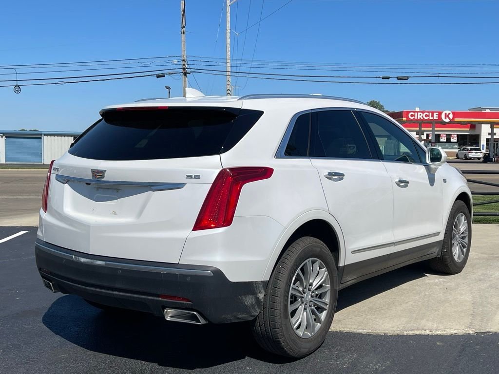Used 2017 Crystal White Tricoat Cadillac Luxury image 8