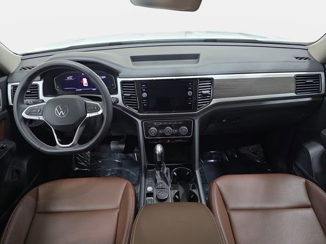 Used 2022 White Volkswagen 2.0T SE w/Technology image 10