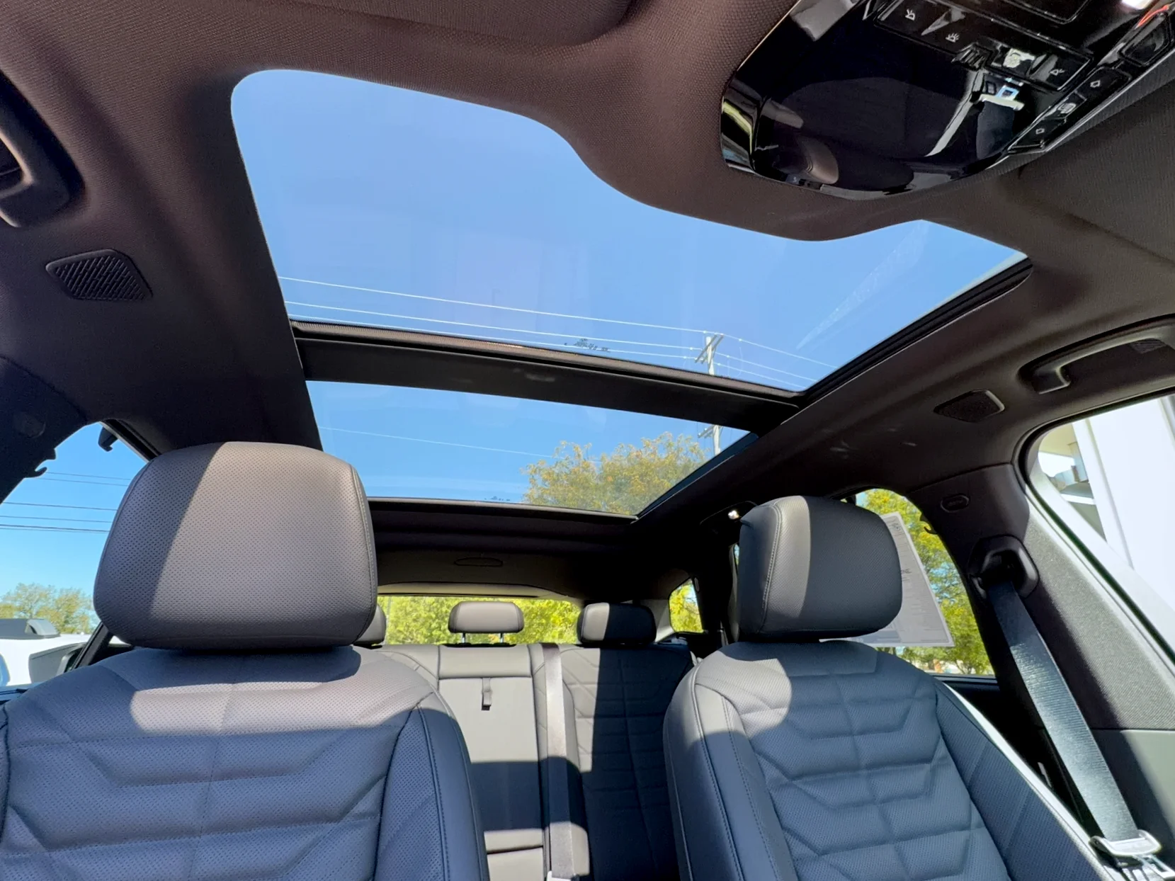 New 2027 Vancouver Green Metallic BMW 40 xDrive image 29