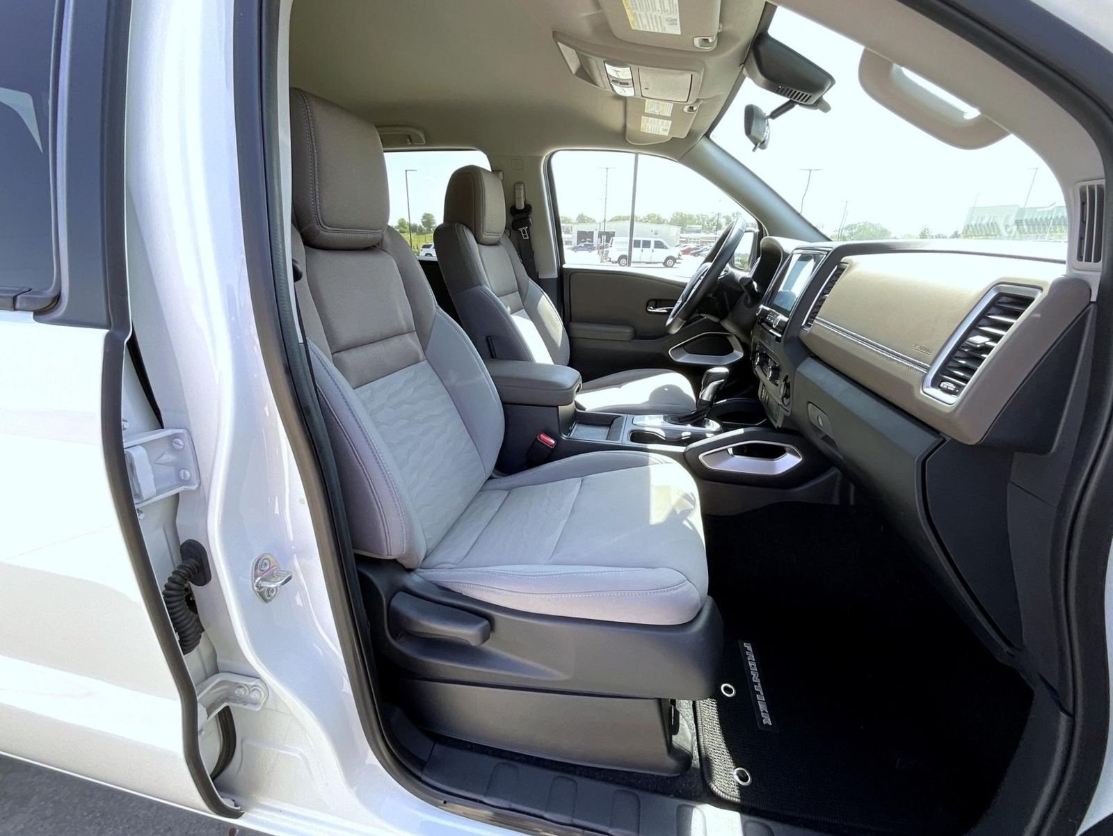 Used 2022 White Nissan SV image 16
