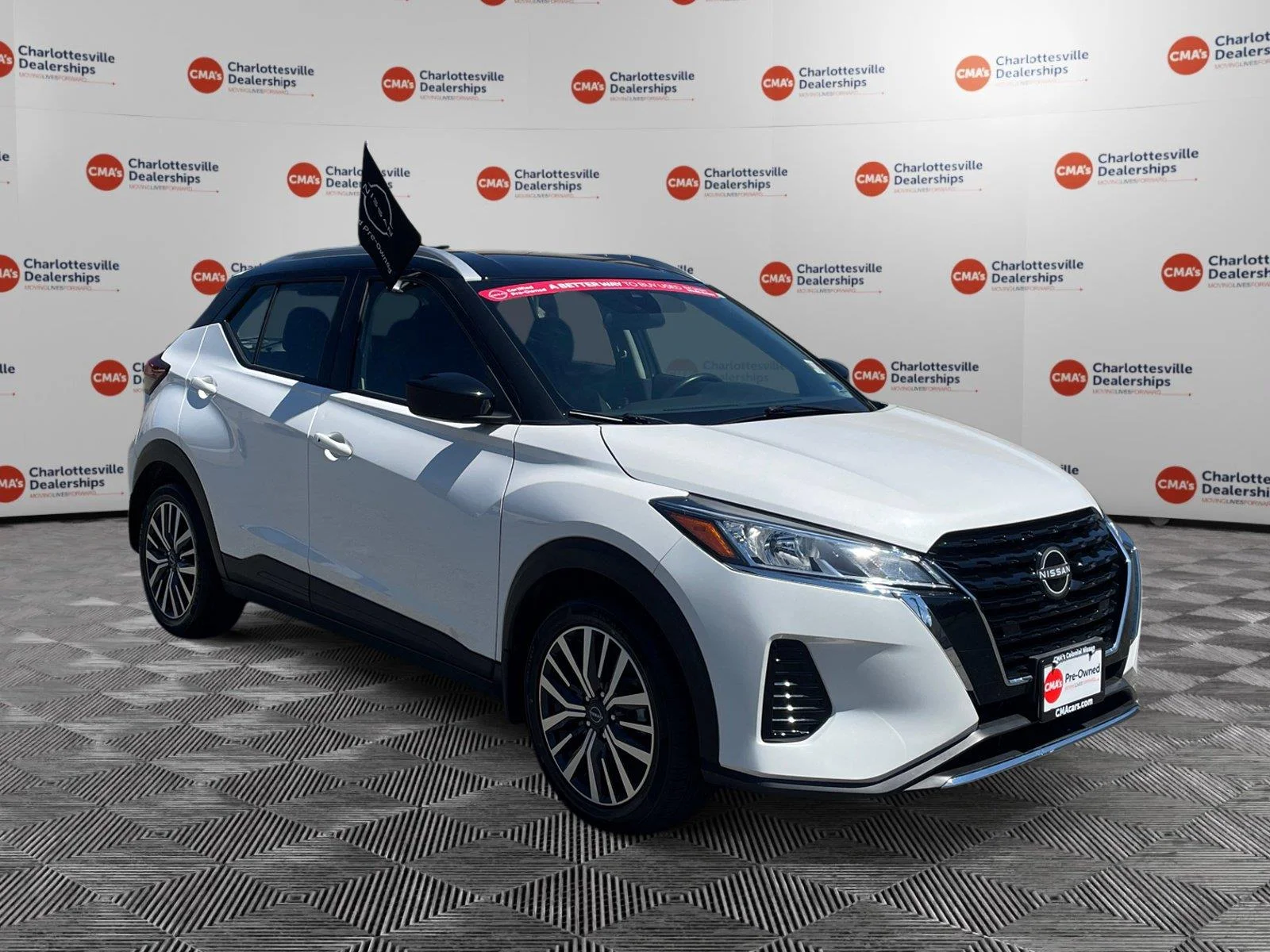 Used 2023 Aspen White Tricoat/Super Black Nissan SV image 7