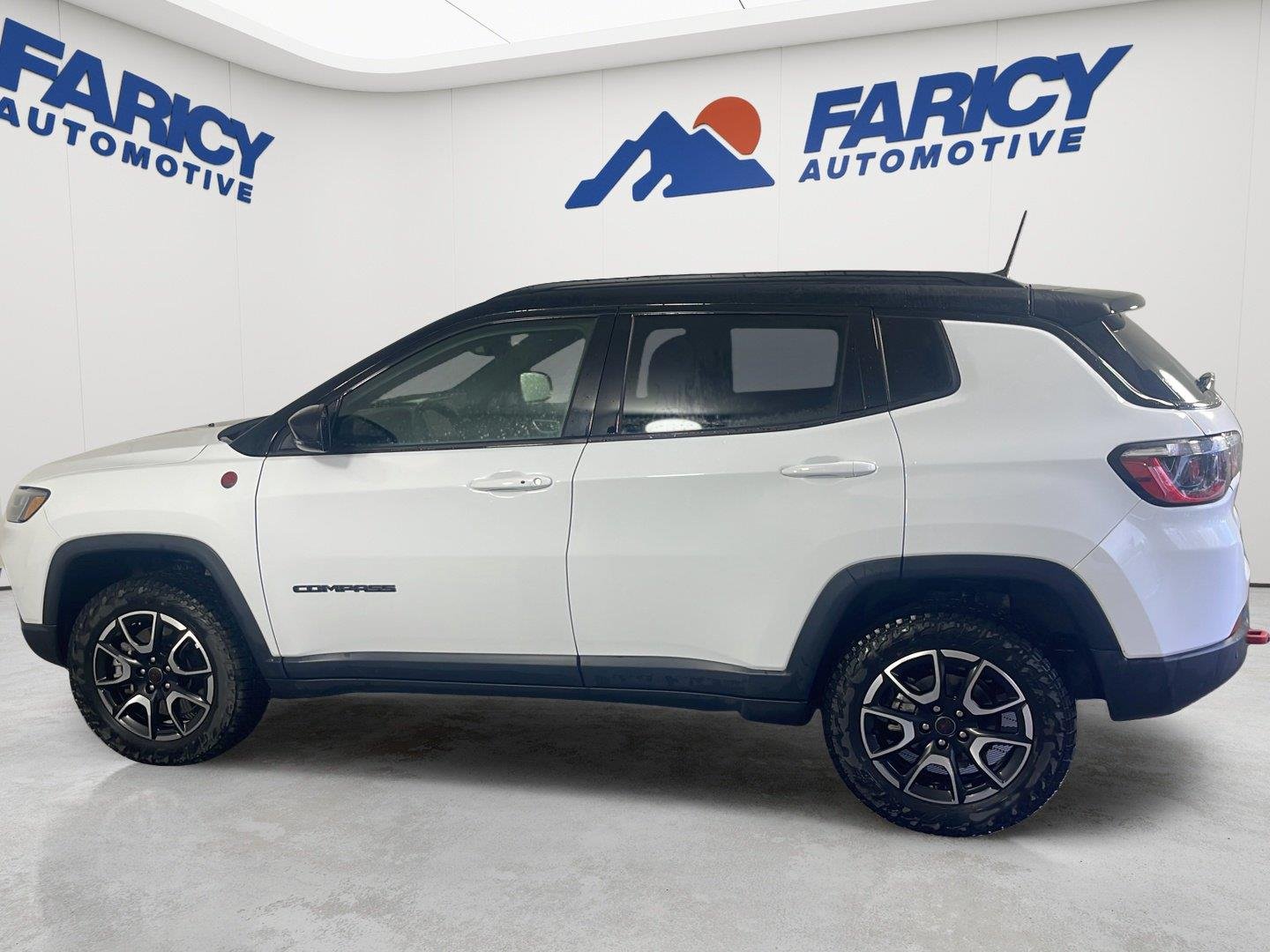 Used 2025 Bright White Clearcoat Jeep Trailhawk image 9