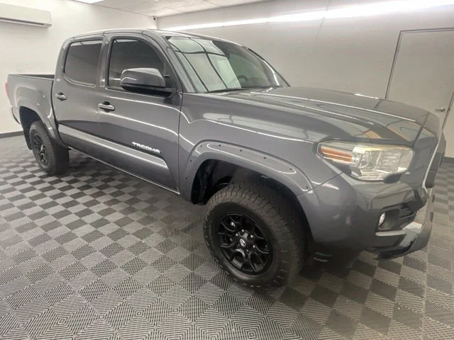Used 2022 Gray Toyota SR5 image 3