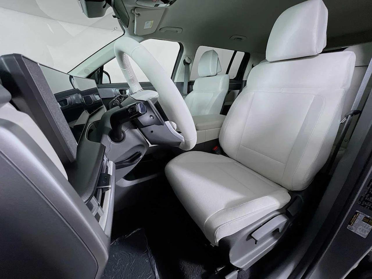 New 2026 Hampton Gray Hyundai SE image 13