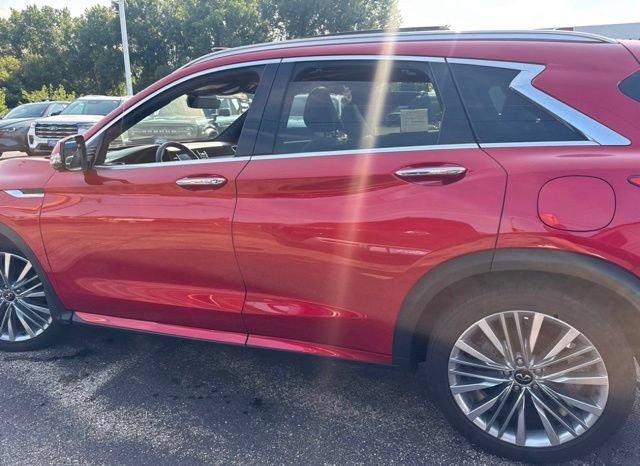 Used 2023 Red INFINITI AUTOGRAPH image 8