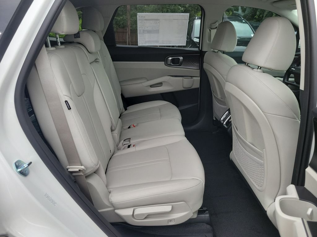 New 2026 Snow White Pearl Kia EX image 12
