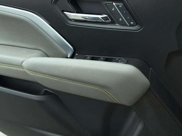 Used 2024 Black Chevrolet ZR2 image 33