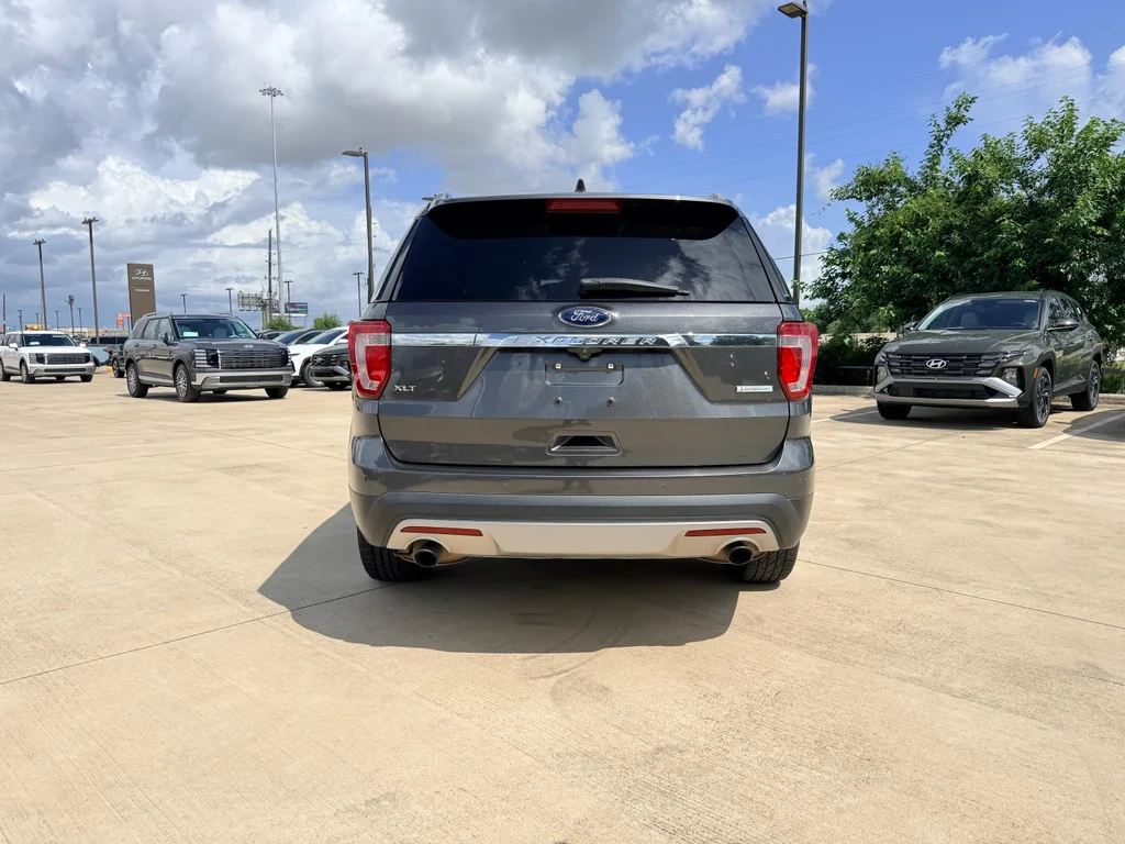 Used 2016 Magnetic Metallic Ford XLT image 6