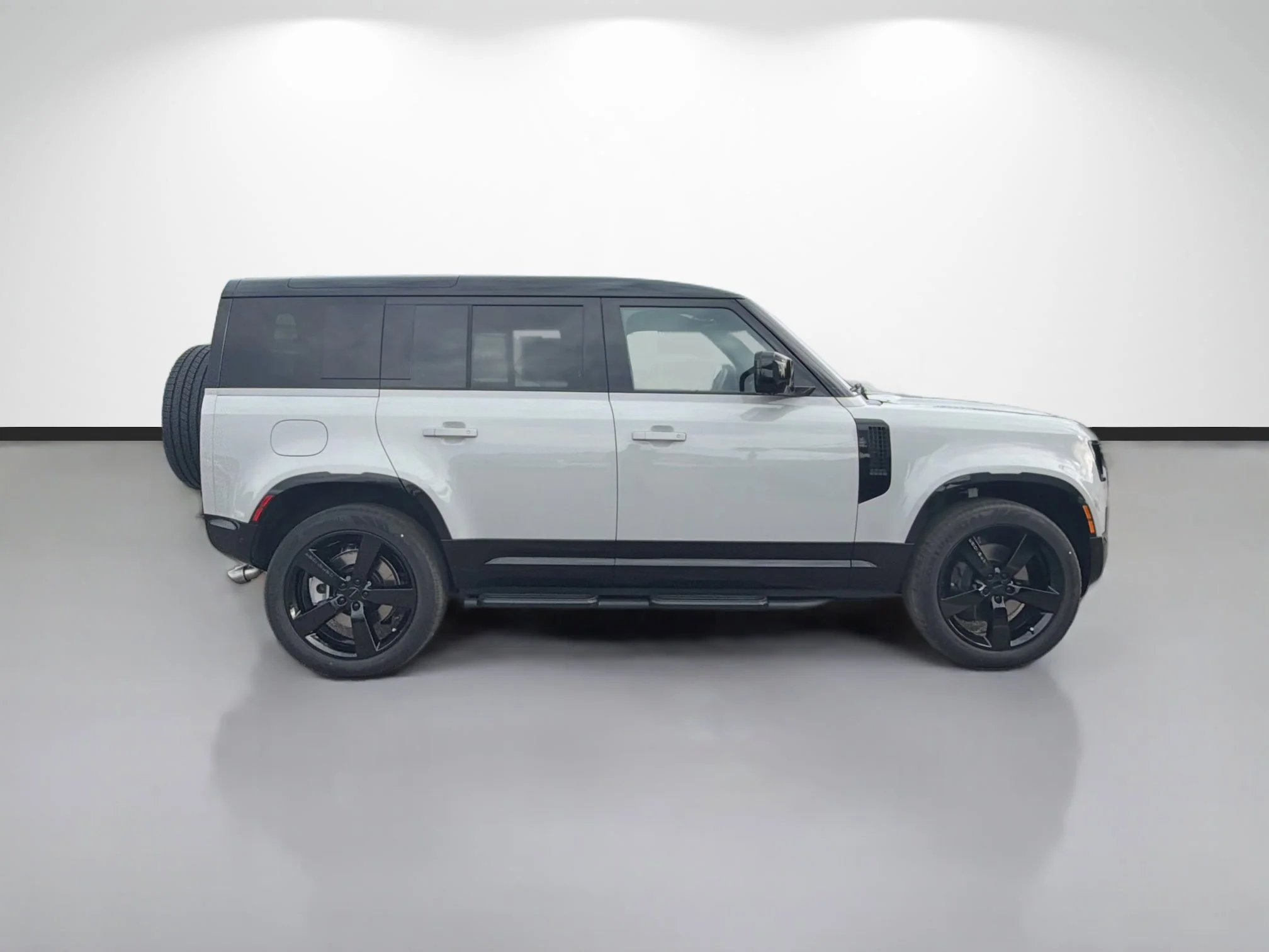 New 2026 Borasco Grey Metallic Land Rover X-Dynamic SE image 6