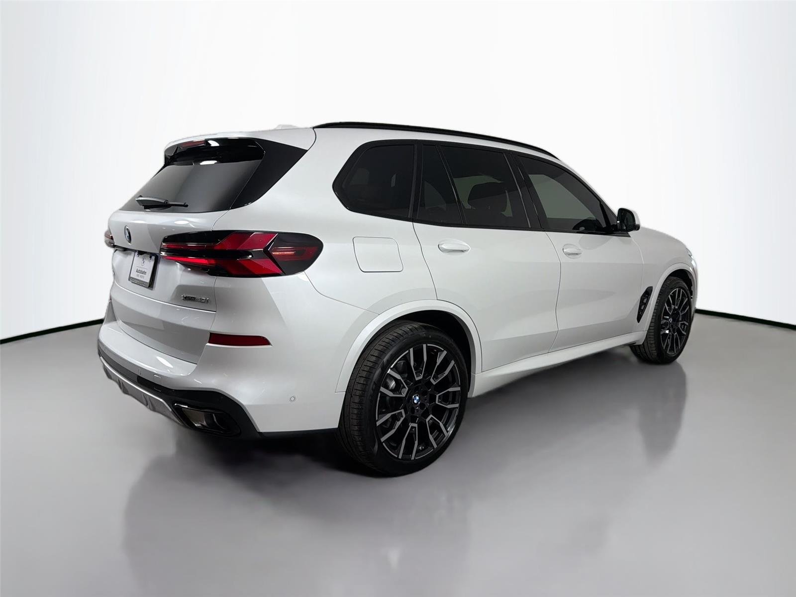 New 2026 Mineral White Metallic BMW xDrive40i image 5