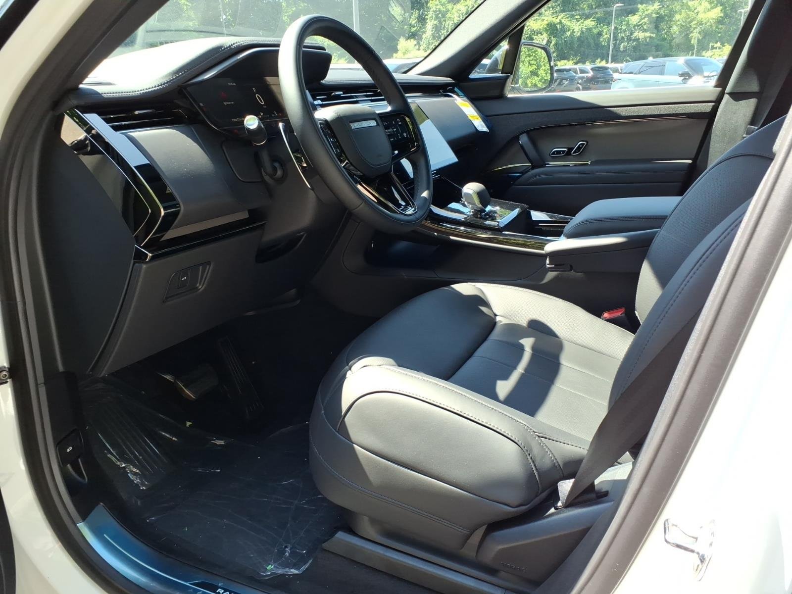 New 2026 Fuji White LAND ROVER Dynamic SE image 17