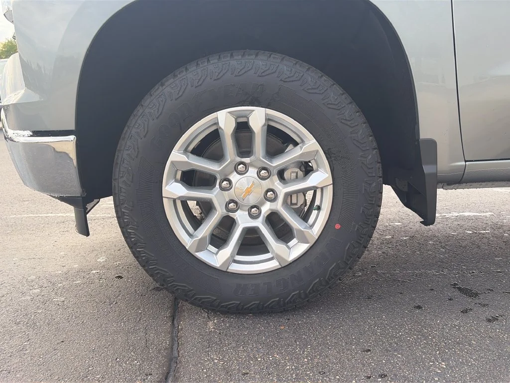 New 2026 Sterling Gray Metallic Chevrolet LT (2FL) image 29