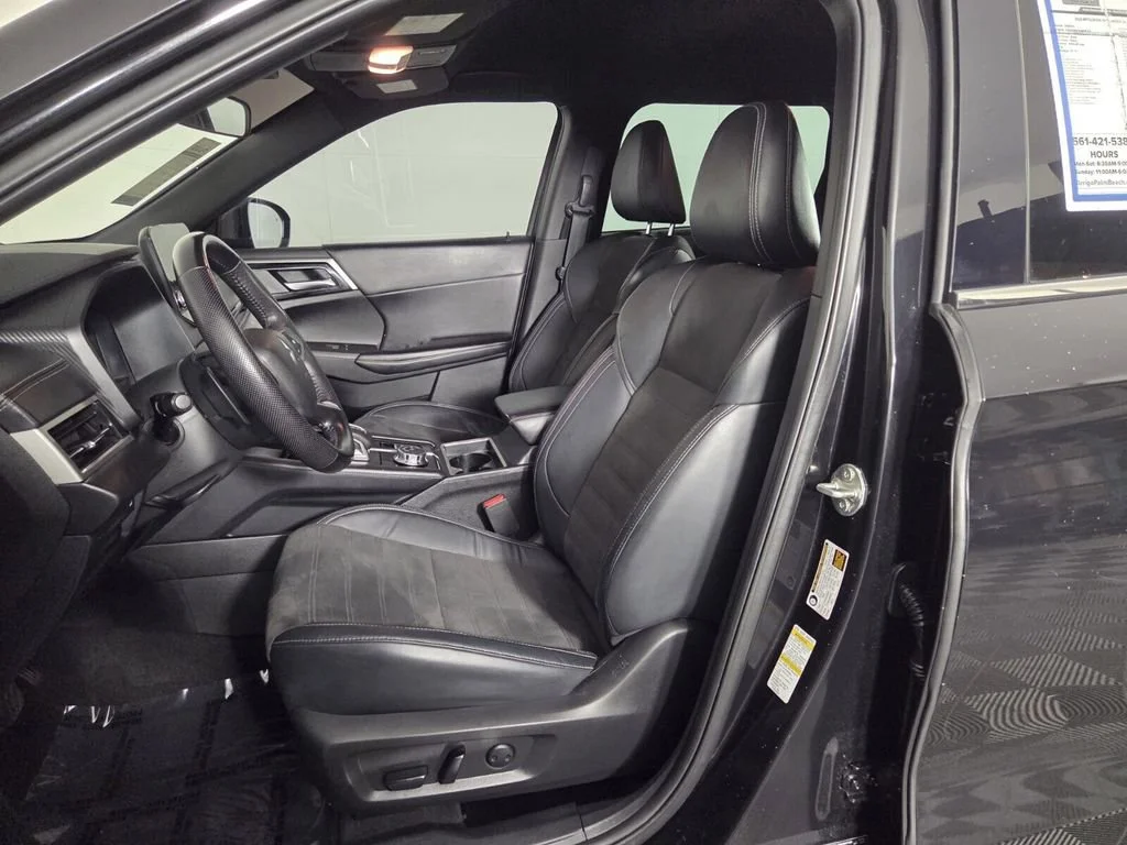 Used 2023 Black Mitsubishi SE Black Edition image 10