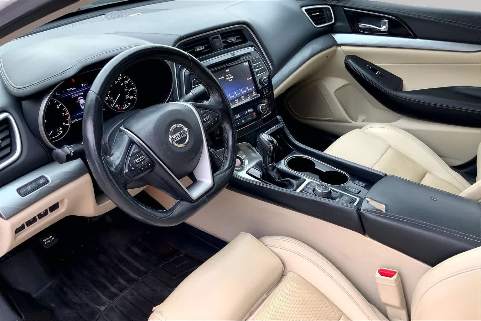Used 2017 Pearl White Nissan SL image 18