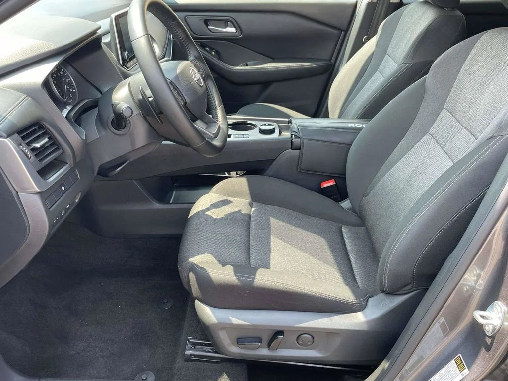 Used 2025 Gray Nissan SV image 12