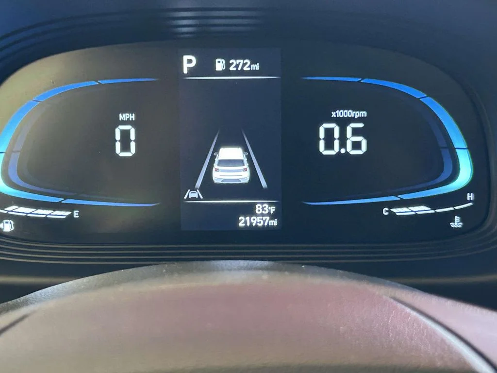 Used 2025 Silver Hyundai SEL image 28