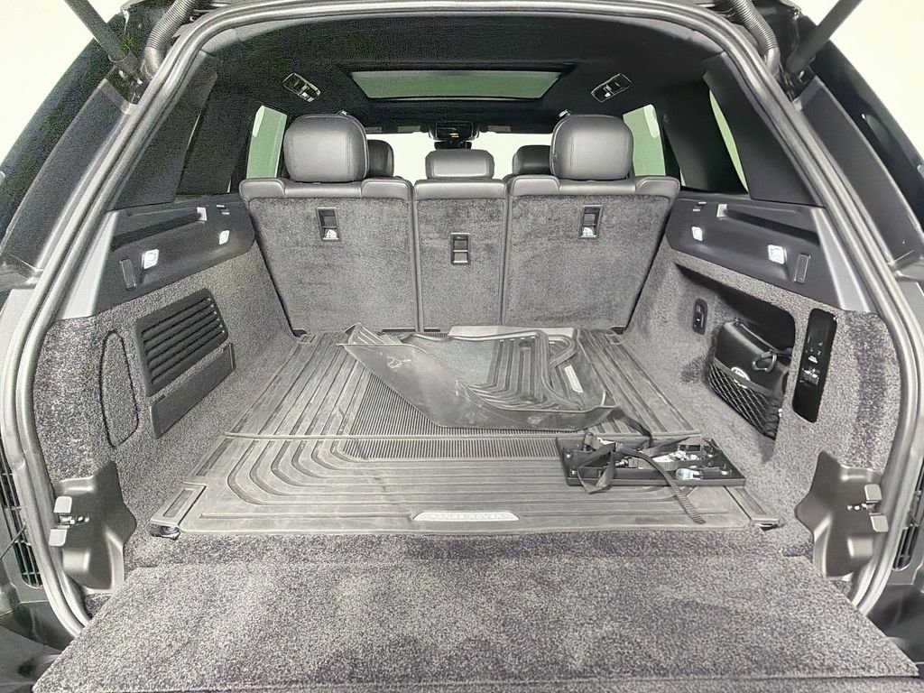 Certified Used 2025 Gray Land Rover SE image 28