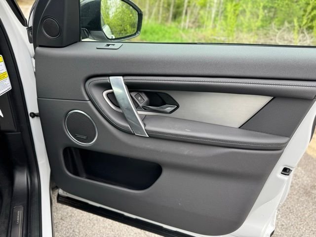 New 2026 Fuji White LAND ROVER Landmark Edition image 18