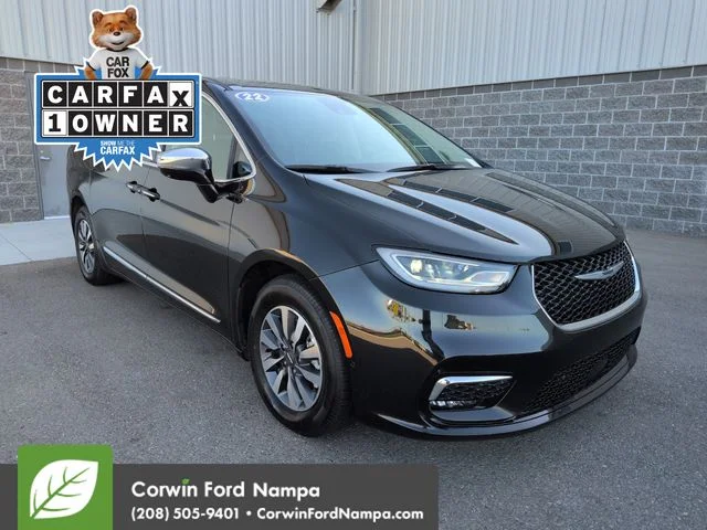 2022 Chrysler Pacifica Hybrid Limited Hybrid's photo