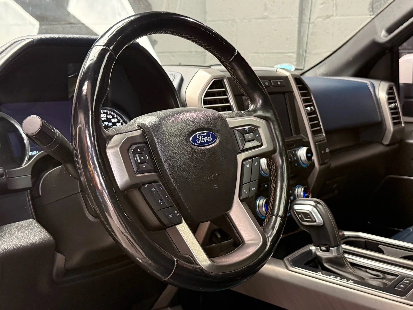 Used 2018 White Platinum Metallic Tri-Coat (ug) Ford Limited image 9