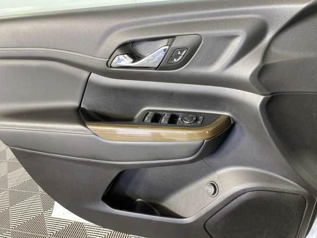Used 2023 White GMC SLE image 26