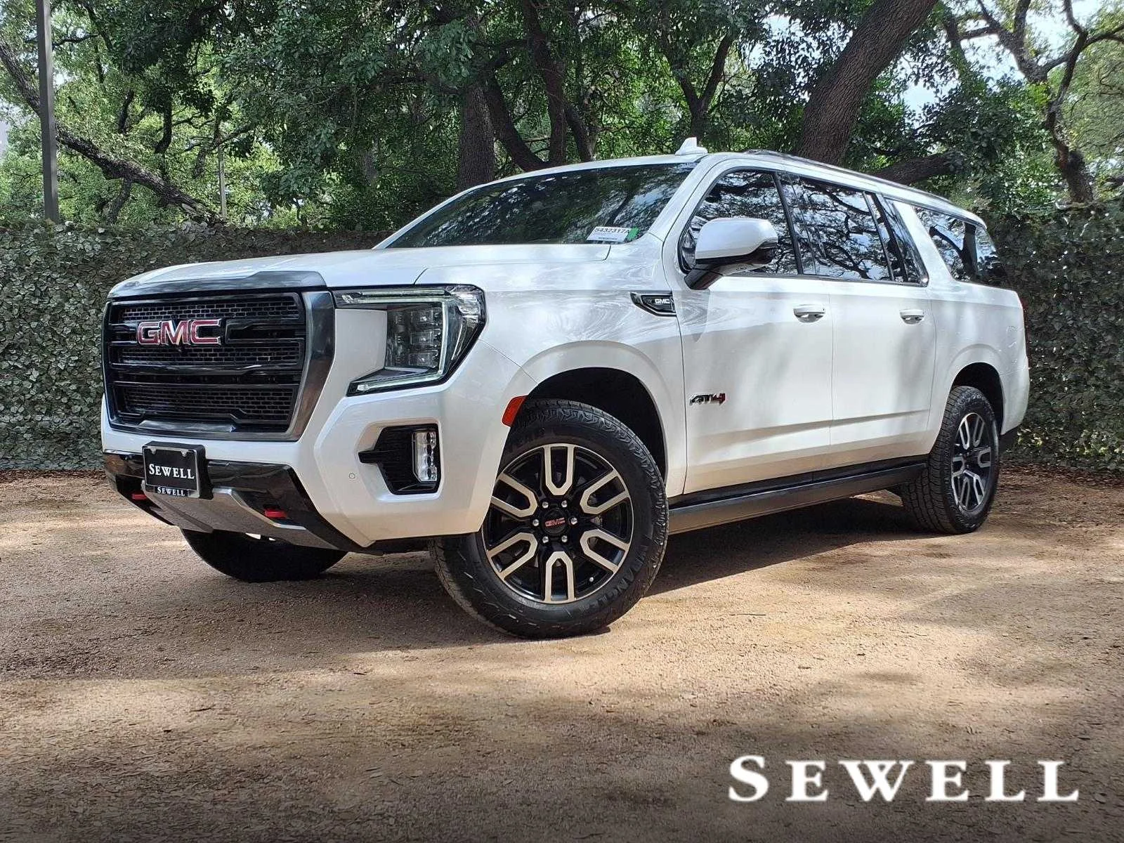 2023 GMC Yukon 4WD AT4's photo
