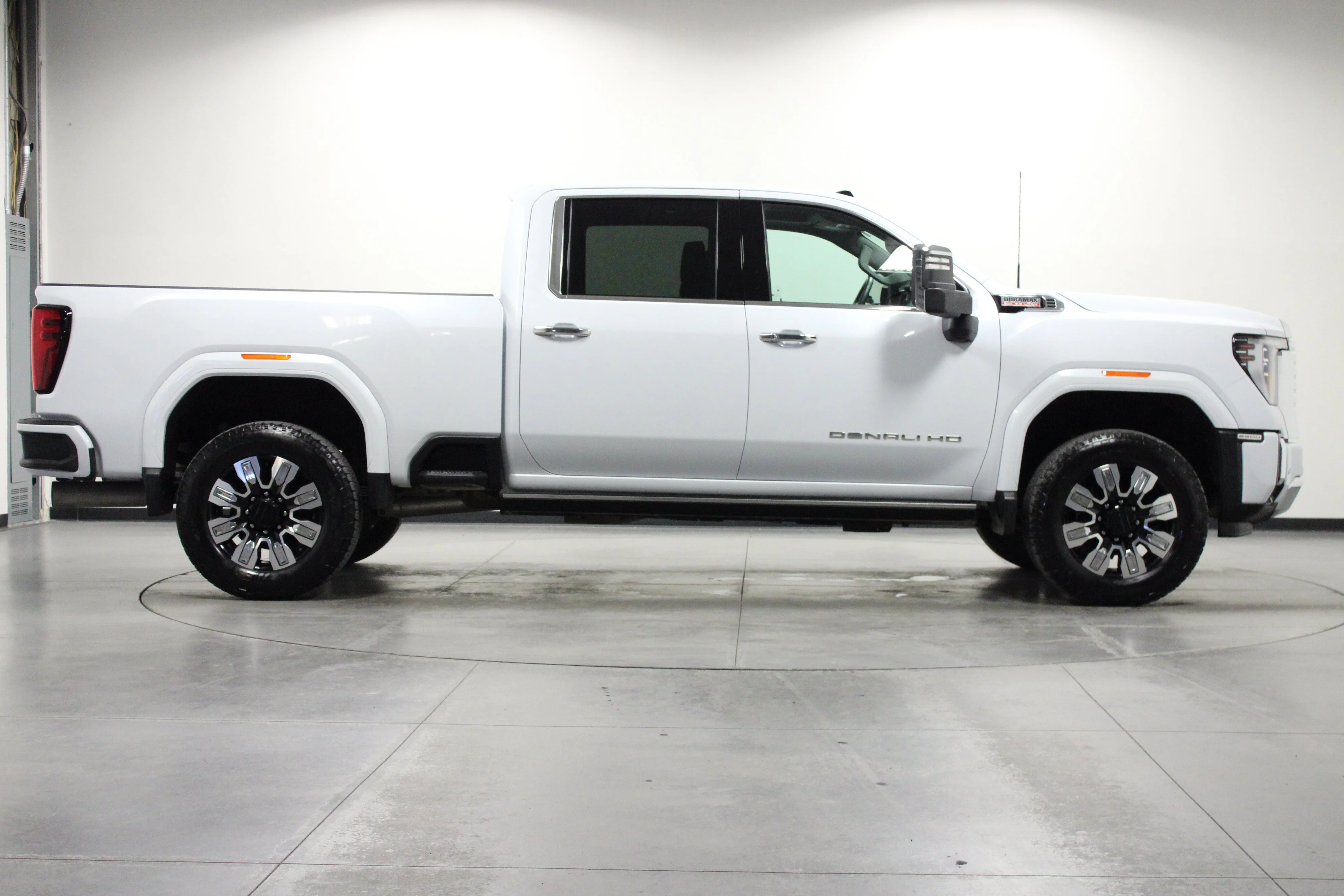 Used 2026 Glacier White Tricoat GMC Denali image 3