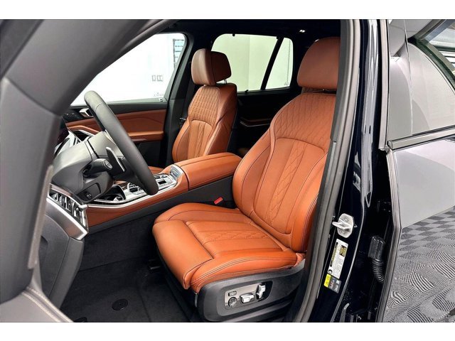 New 2026 Carbon Black Metallic BMW xDrive50e image 28