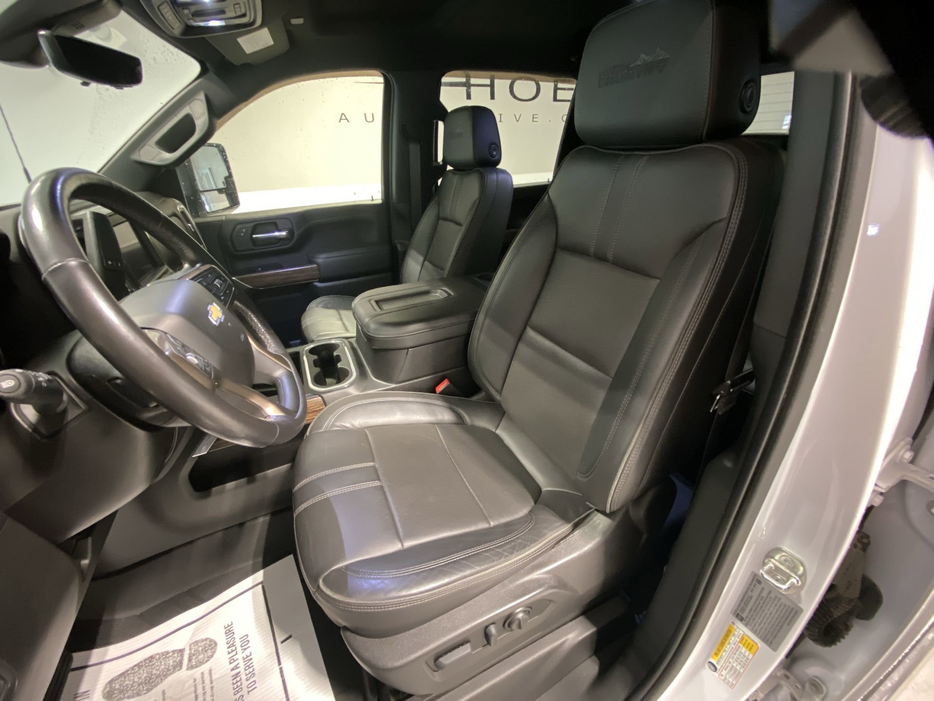 Used 2022 Iridescent Pearl Tricoat Chevrolet High Country image 18