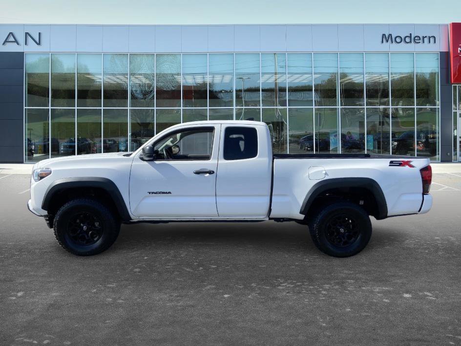Used 2022 White Toyota SR image 7