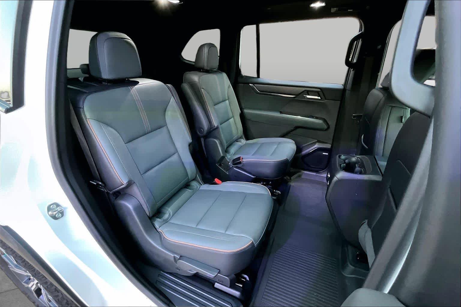 Used 2024 Summit White GMC AWD AT4 image 19