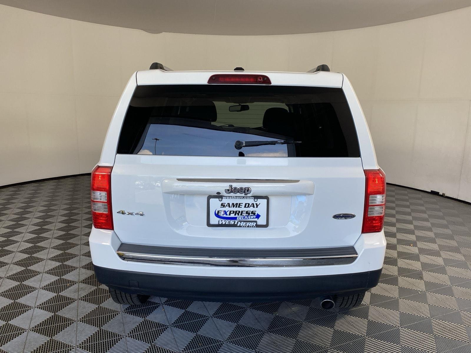 Used 2016 Bright White Clearcoat Jeep High Altitude Edition image 16