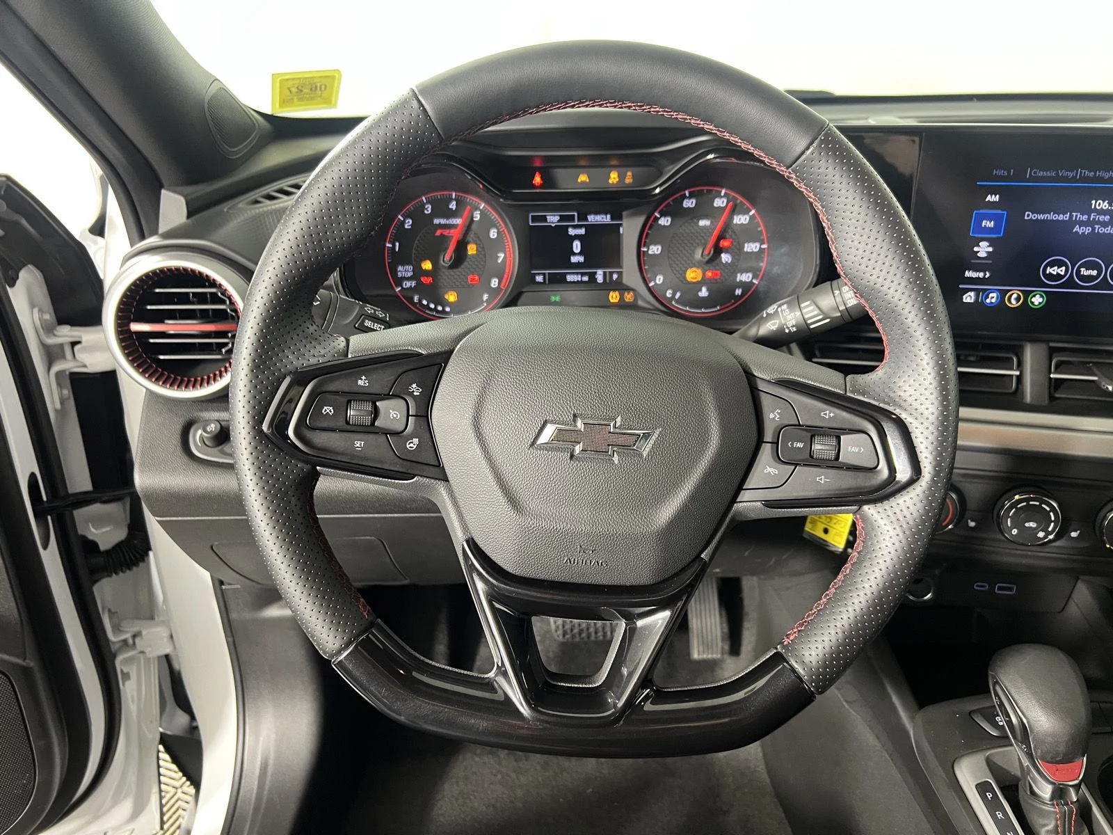 Used 2025 Summit White Chevrolet 1RS image 18