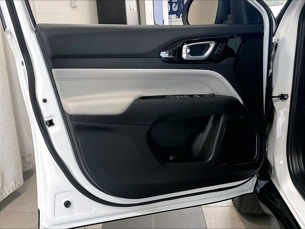 Used 2024 White Jeep Limited image 9